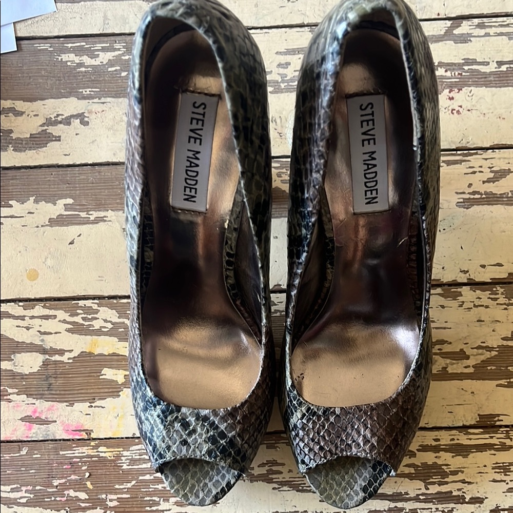 Steve Madden Black and Gray Snakeskin Heels